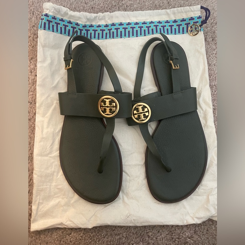 TORY BURCH POBLANO/ BRASS LOGO BENTON 2 LEATHER FLAT THONG SANDAL SIZE 10.5